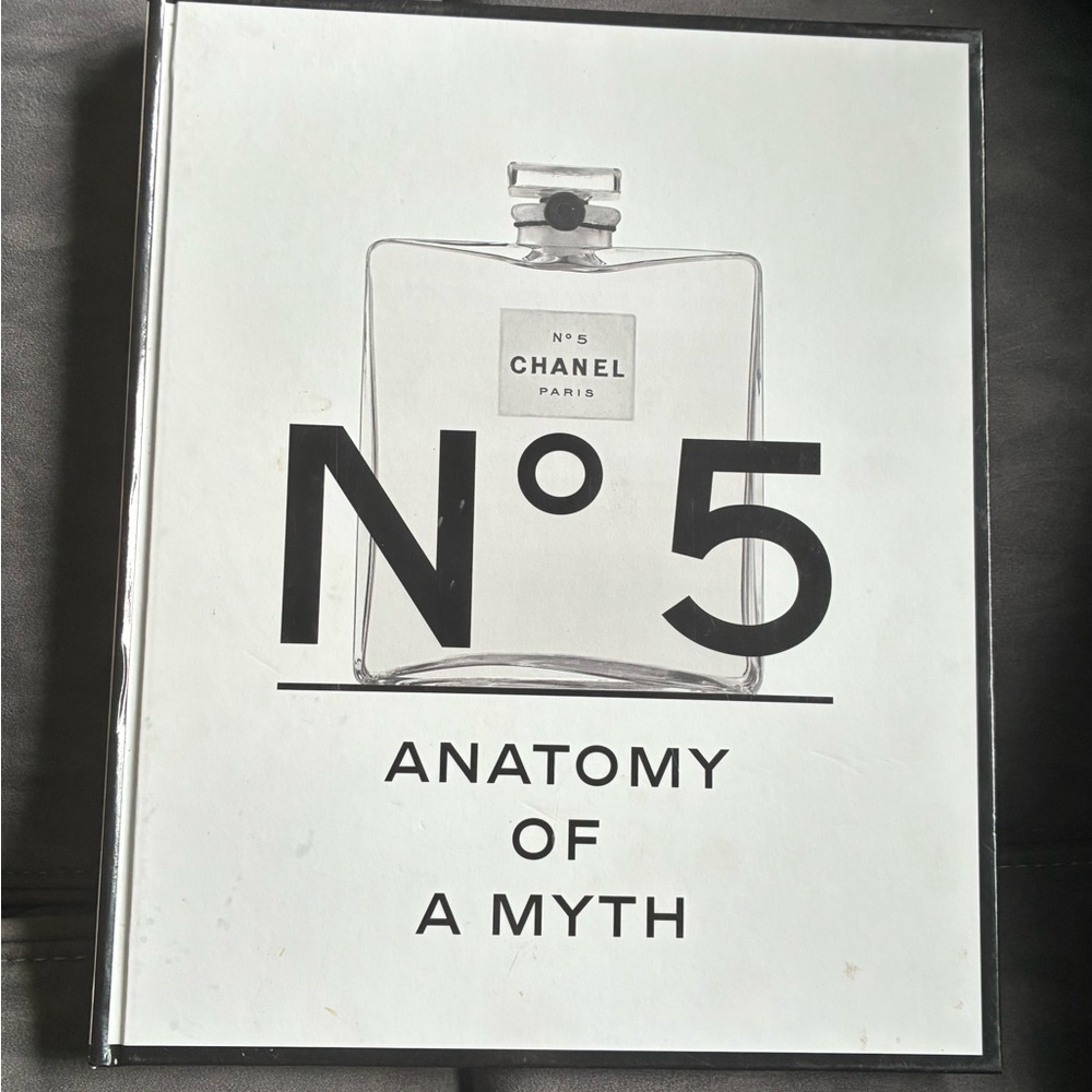 CHANEL N°5 Hardcover Art Book - Black & White